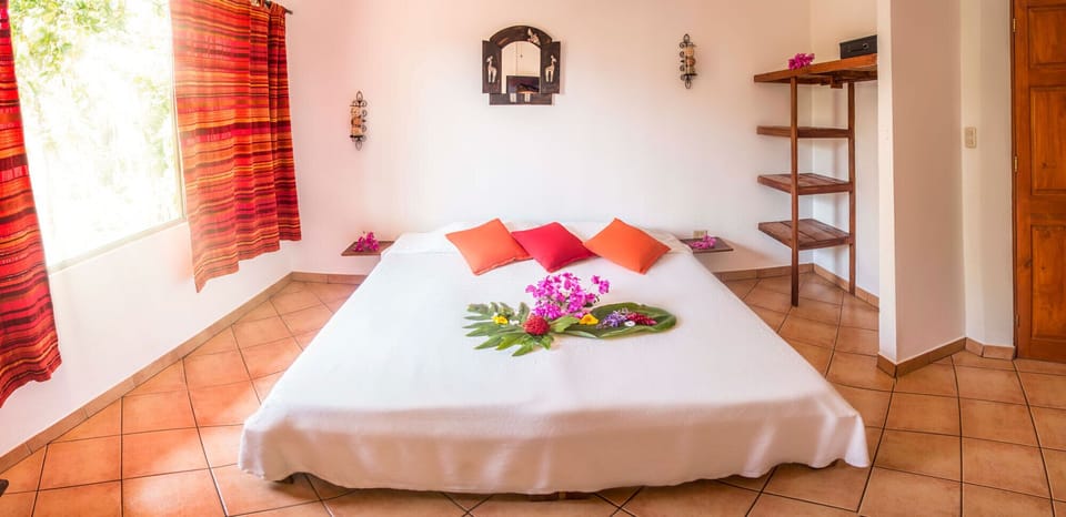 Chambre, vue jardin #7 | In-room safe, WiFi (free), bed sheets