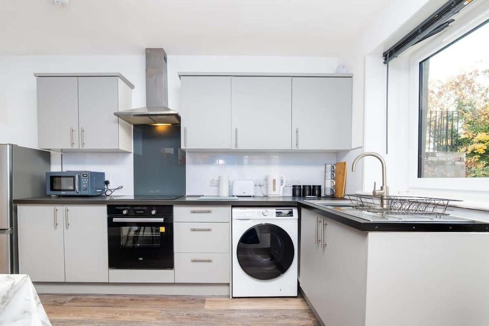 Fridge, stovetop, dishwasher, electric kettle