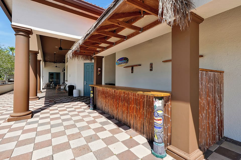House (6 Bedrooms) | Interior