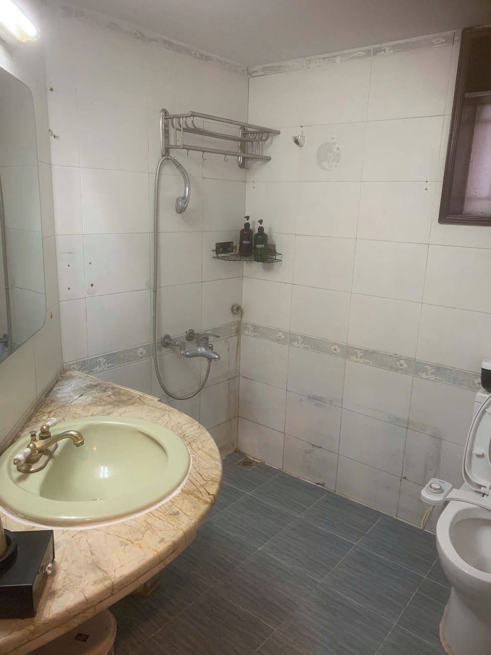 Family Triple Room | Bathroom | Shower, hair dryer, slippers, towels