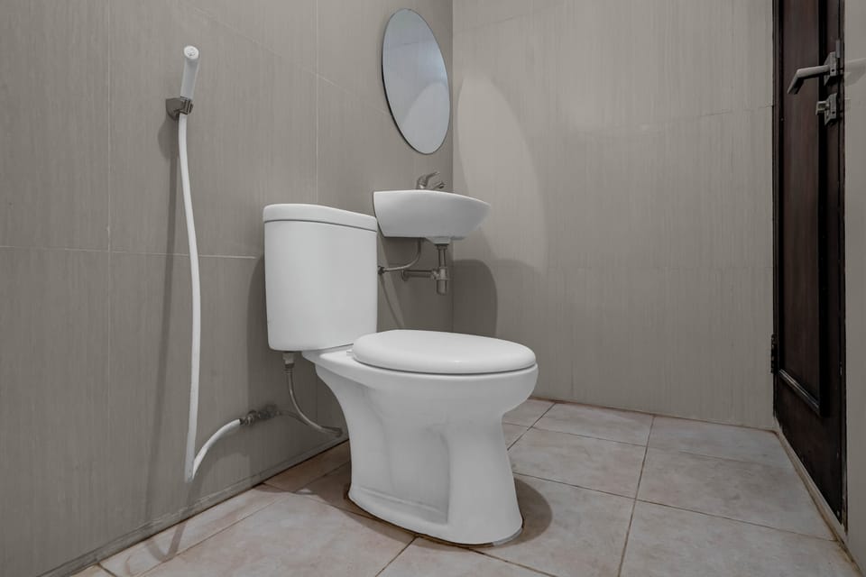 Deluxe Double Room | Bathroom | Towels, soap, shampoo