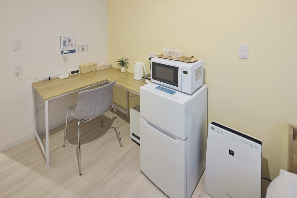 Double Room (Up to 2 Guests): Complimentary Light Snacks & Beer/Parking Available/Non-Smoking | Interior