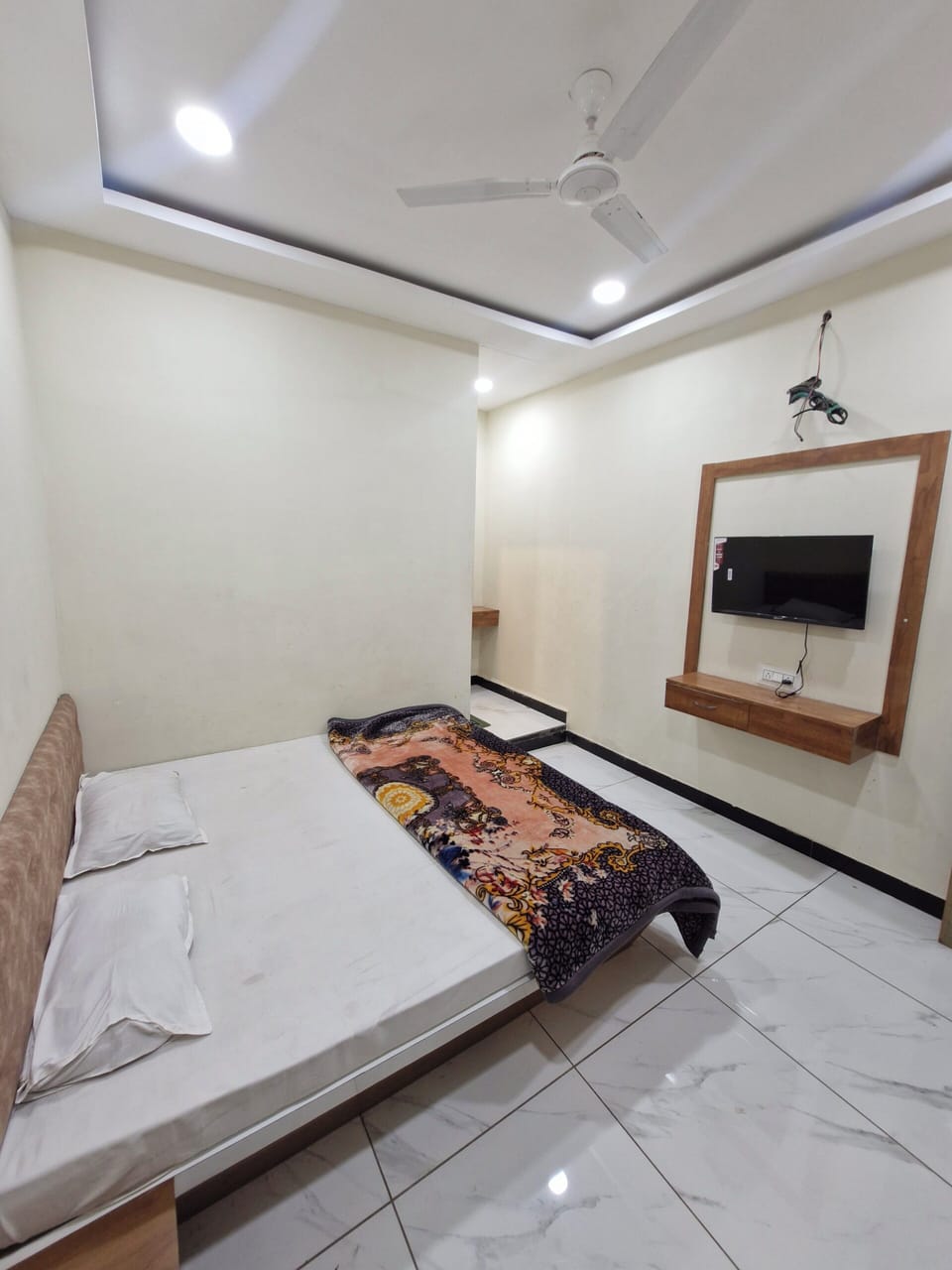Economy Room