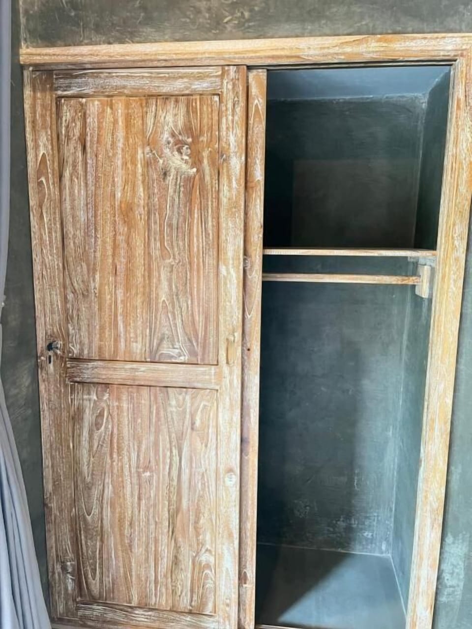 Deluxe Double or Twin Room, Garden View | Wardrobe