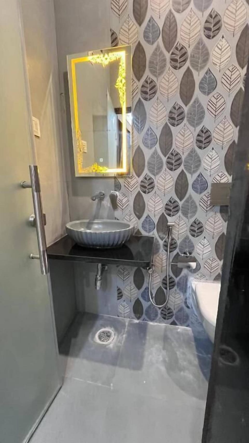 Comfort Villa, 3 Bedrooms, Kitchenette, Ground Floor | Bathroom | Free toiletries, hair dryer, bidet, towels