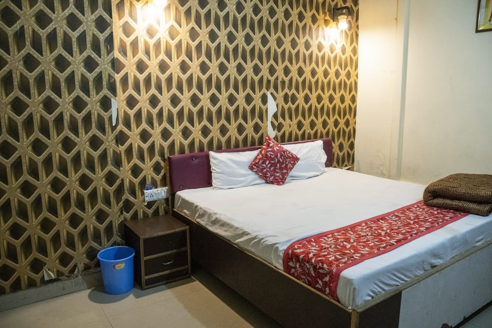 Classic Double Room | In-room safe, desk, free WiFi