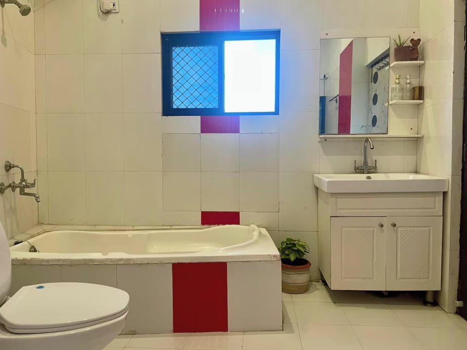 House, Balcony, Lake View | Bathroom