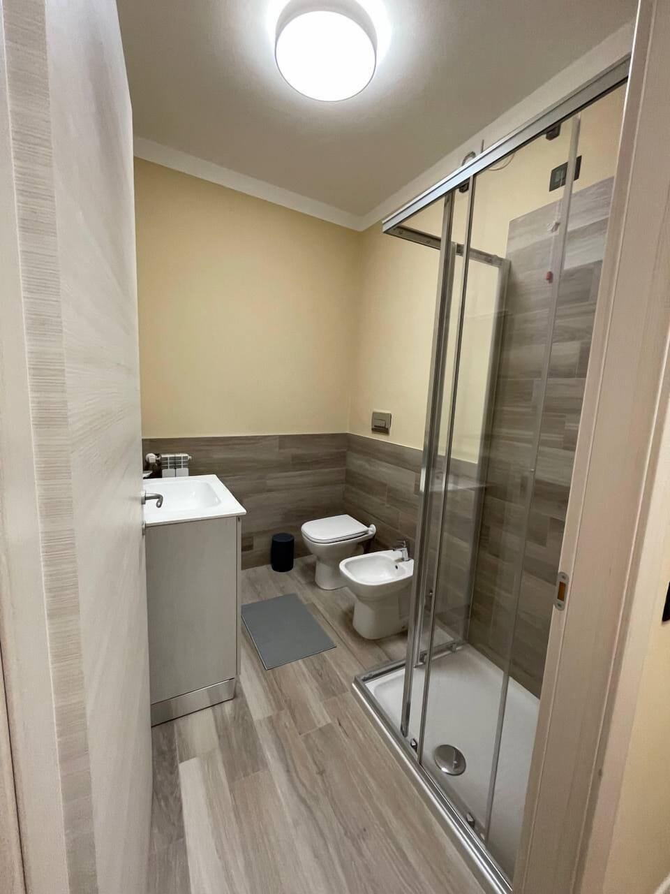 Comfort Double Room | Bathroom | Slippers, bidet