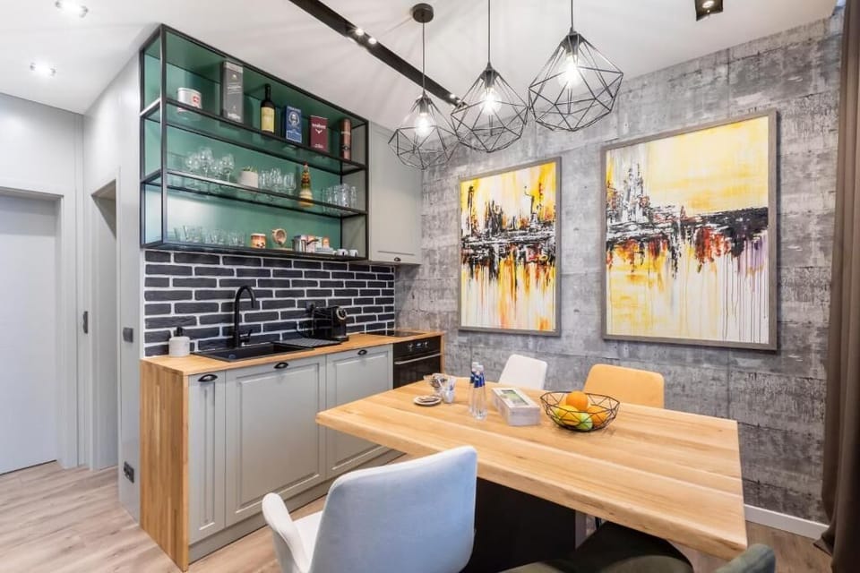 Deluxe Apartment, City View | Dining