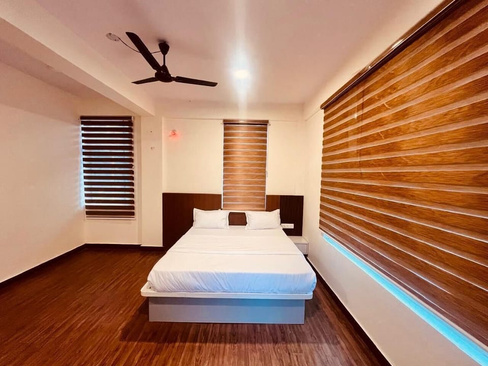Egyptian cotton sheets, premium bedding, memory foam beds, free WiFi