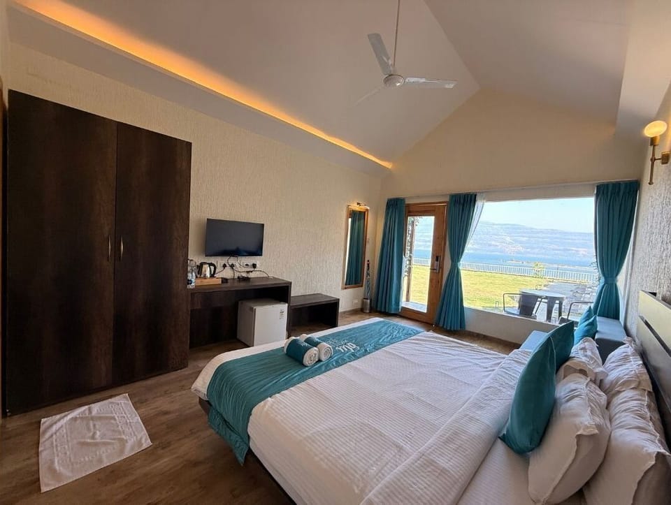 Deluxe Double Room | Bed sheets, wheelchair access