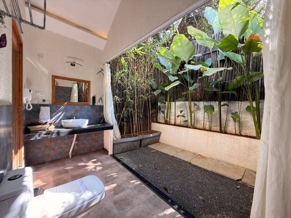 Deluxe Room | Bed sheets, wheelchair access