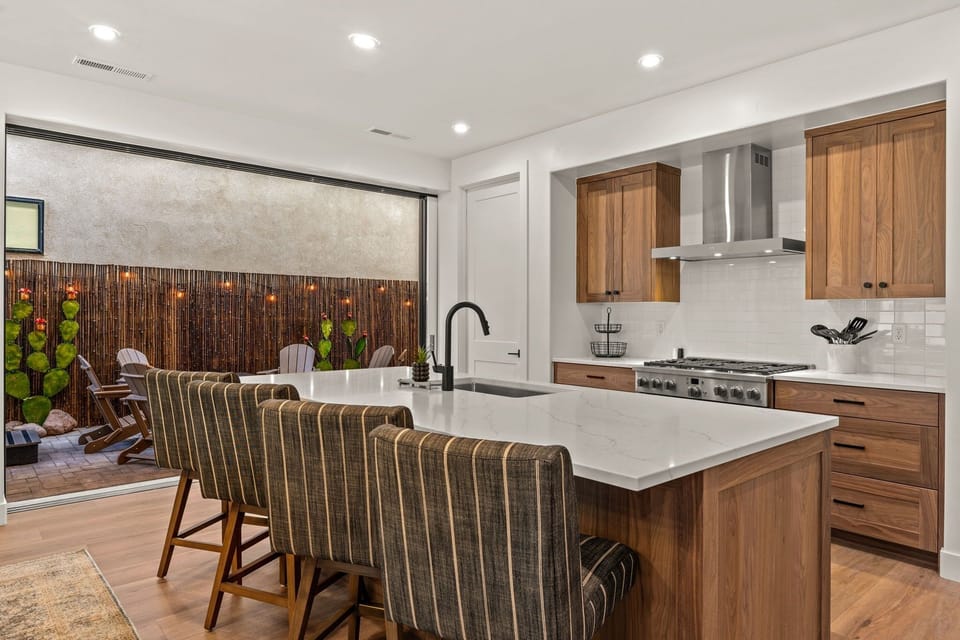 House, 5 Bedrooms | Private kitchen | Fridge, oven, coffee/tea maker, toaster