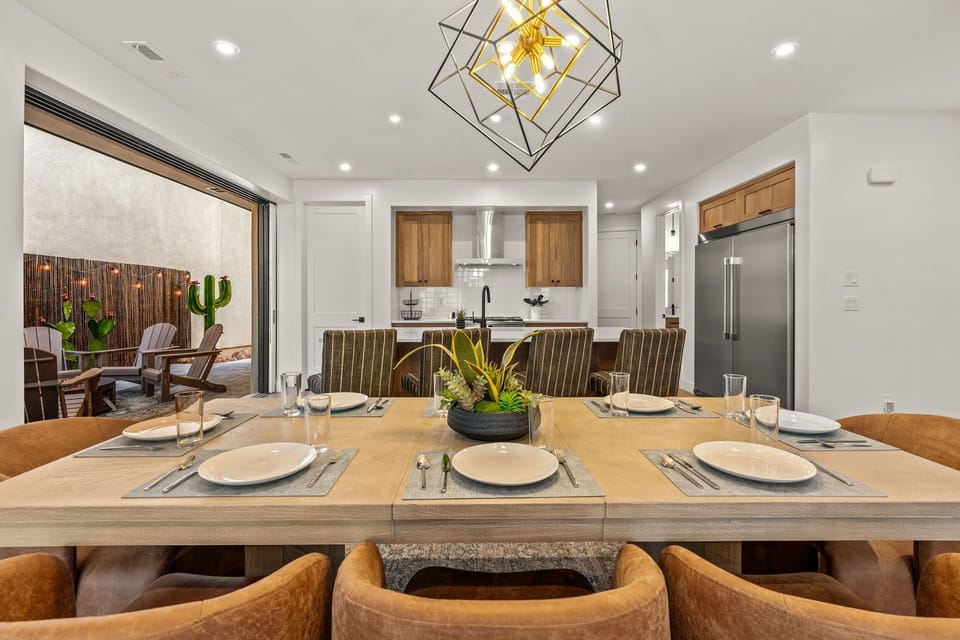 House, 5 Bedrooms | Dining