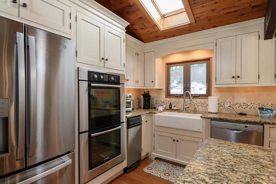House, 4 Bedrooms | Private kitchen | Fridge, oven, coffee/tea maker, toaster