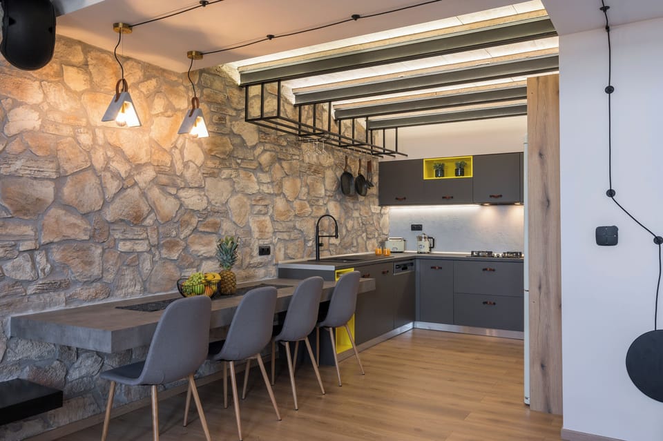 House, Sea View | In-room dining
