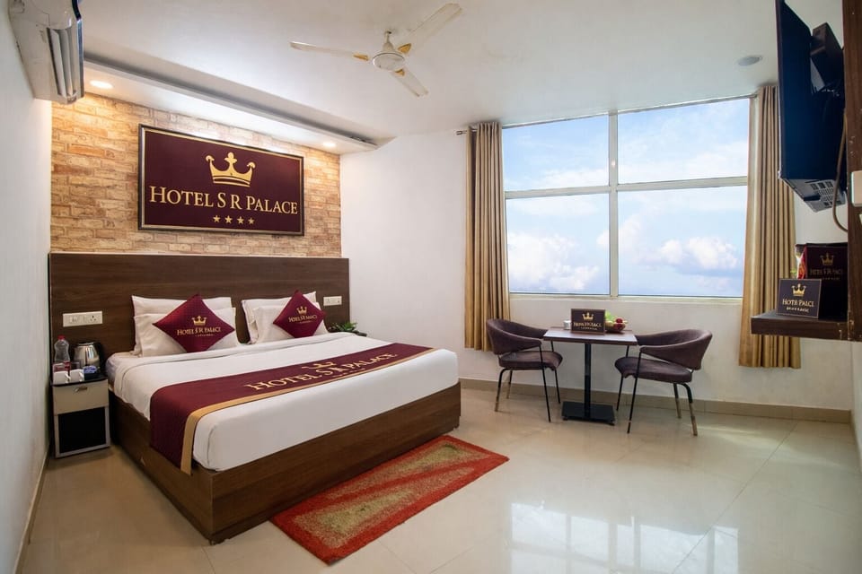 Deluxe Double or Twin Room | Desk, laptop workspace, soundproofing, free WiFi
