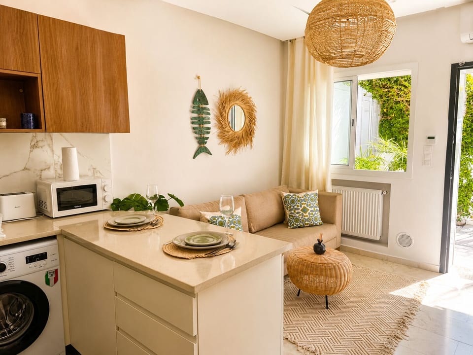 Apartment, 1 Bedroom, Patio | Living room