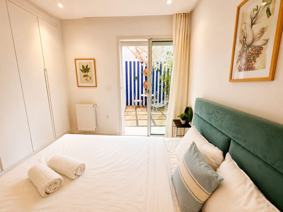 Apartment, 1 Bedroom, Patio | Living room