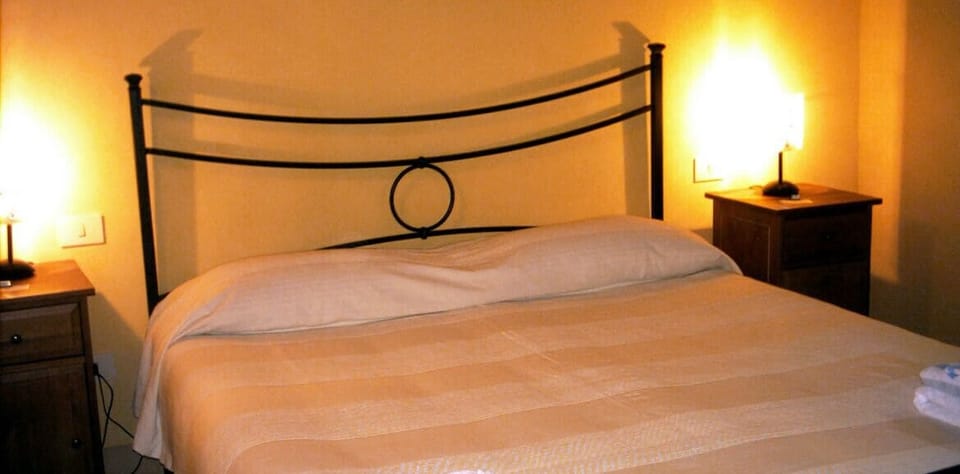 Classic Double or Twin Room, Garden View | Free WiFi, bed sheets