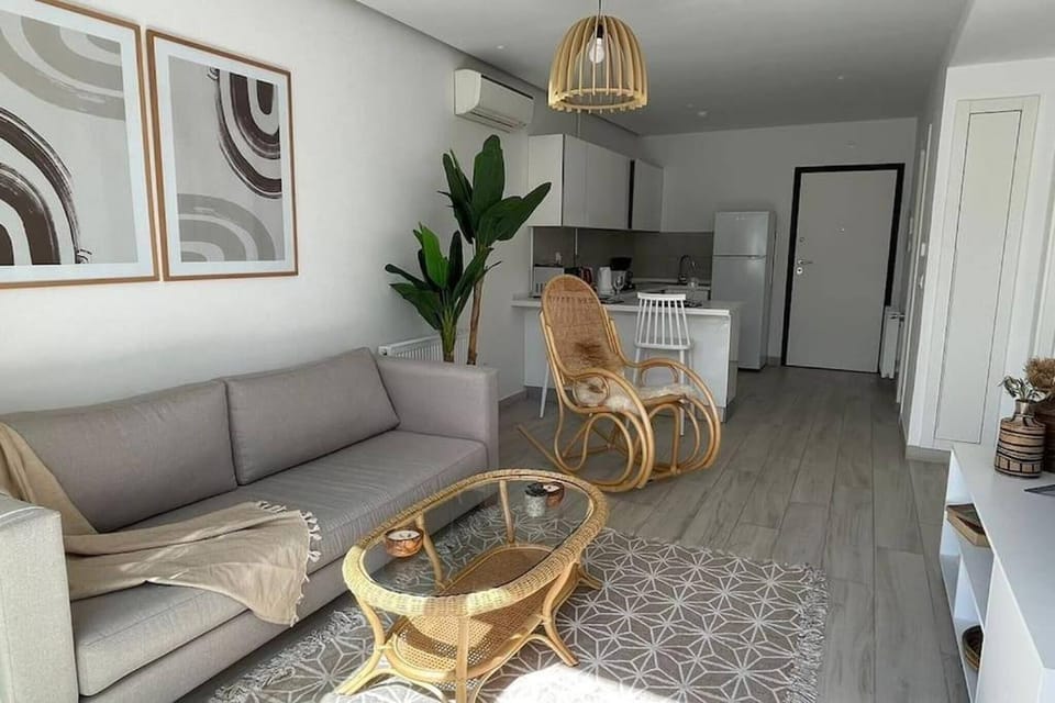Apartment, 1 Bedroom, Smoking, Balcony | Living room