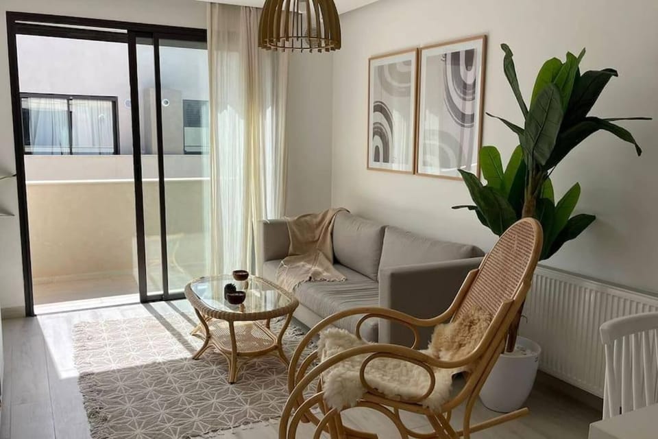 Apartment, 1 Bedroom, Smoking, Balcony | Living room
