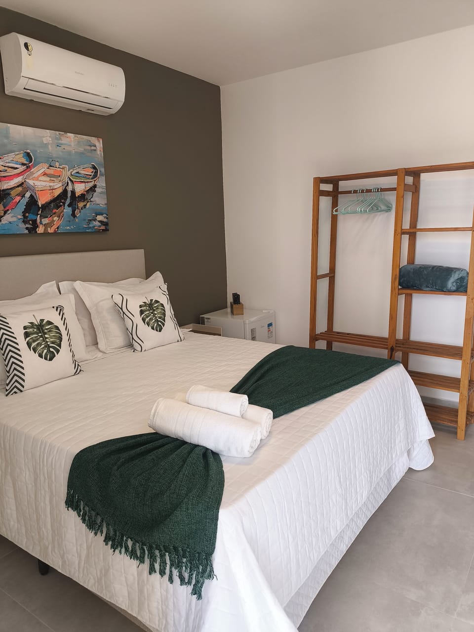 Superior Suite, Lanai, City View | Rollaway beds, free WiFi, bed sheets