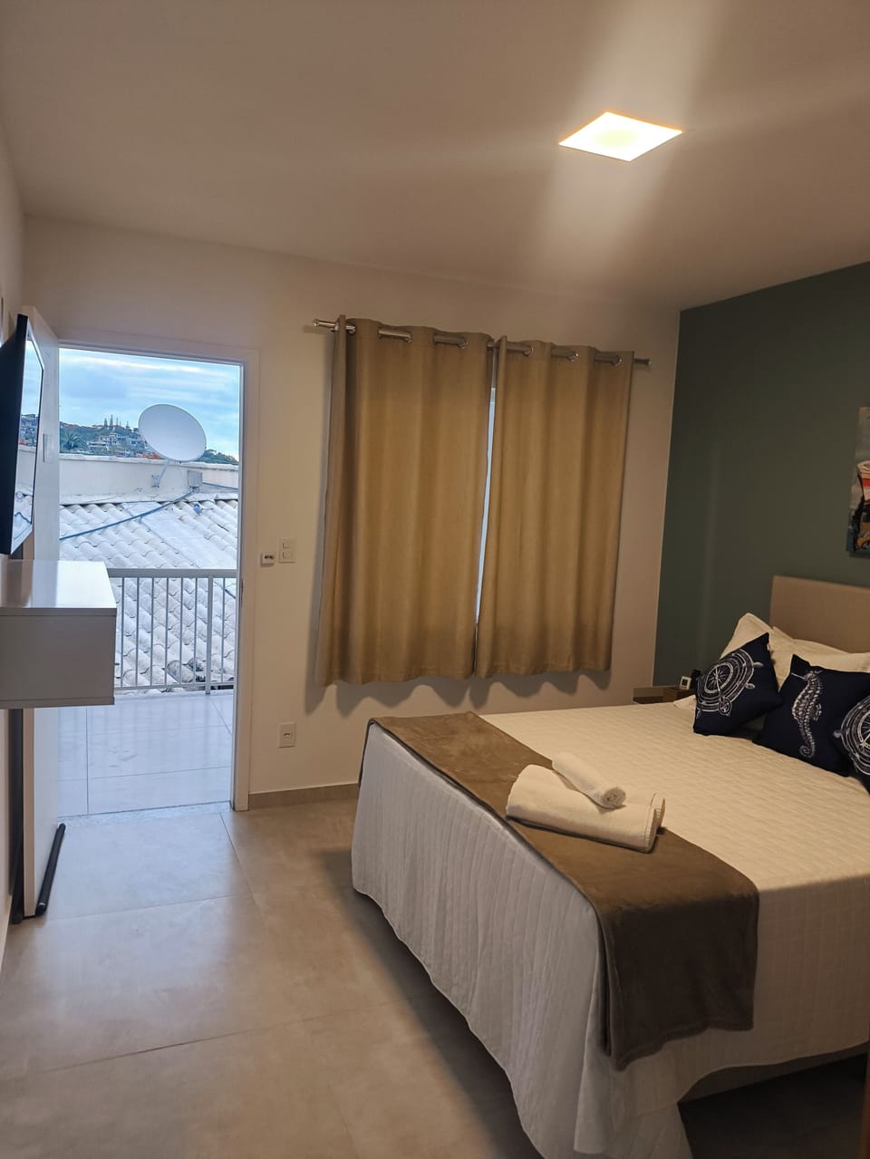 Superior Suite, Lanai, City View | Rollaway beds, free WiFi, bed sheets