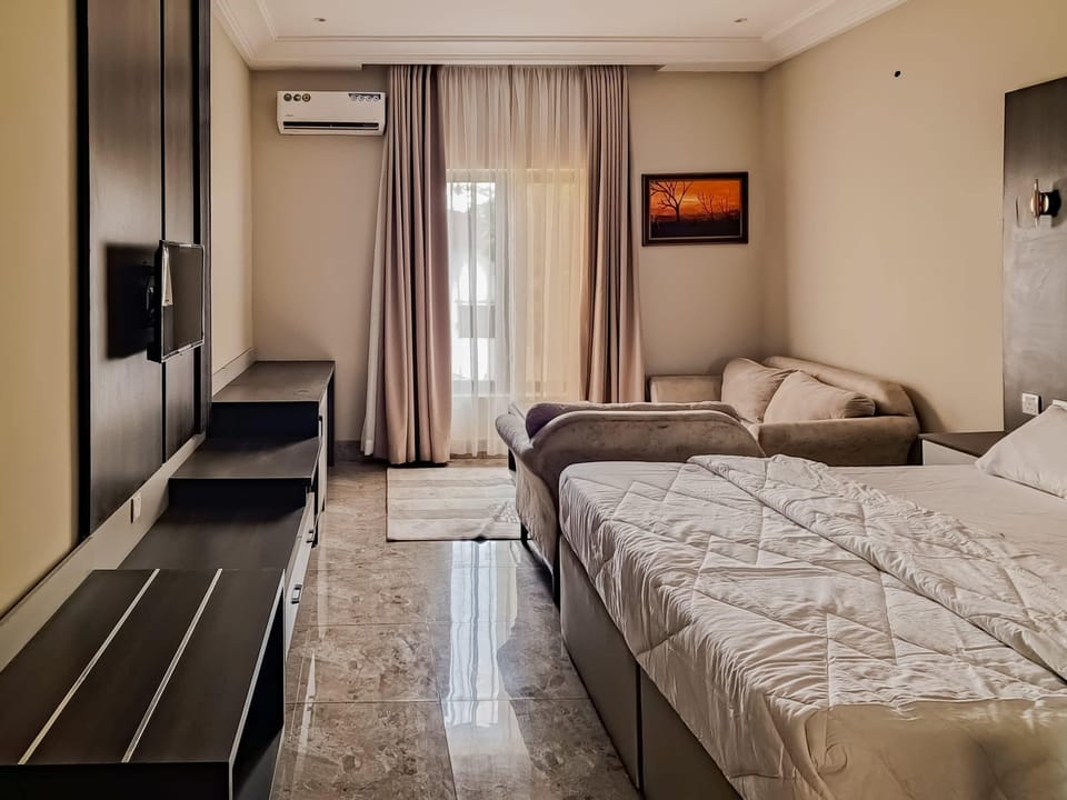 In-room safe, desk, laptop workspace, free WiFi