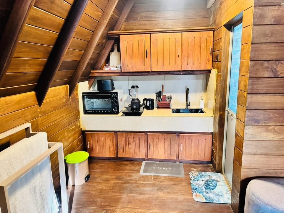 Double Room, Balcony, Sea View | Private kitchen | Fridge, microwave, oven, stovetop