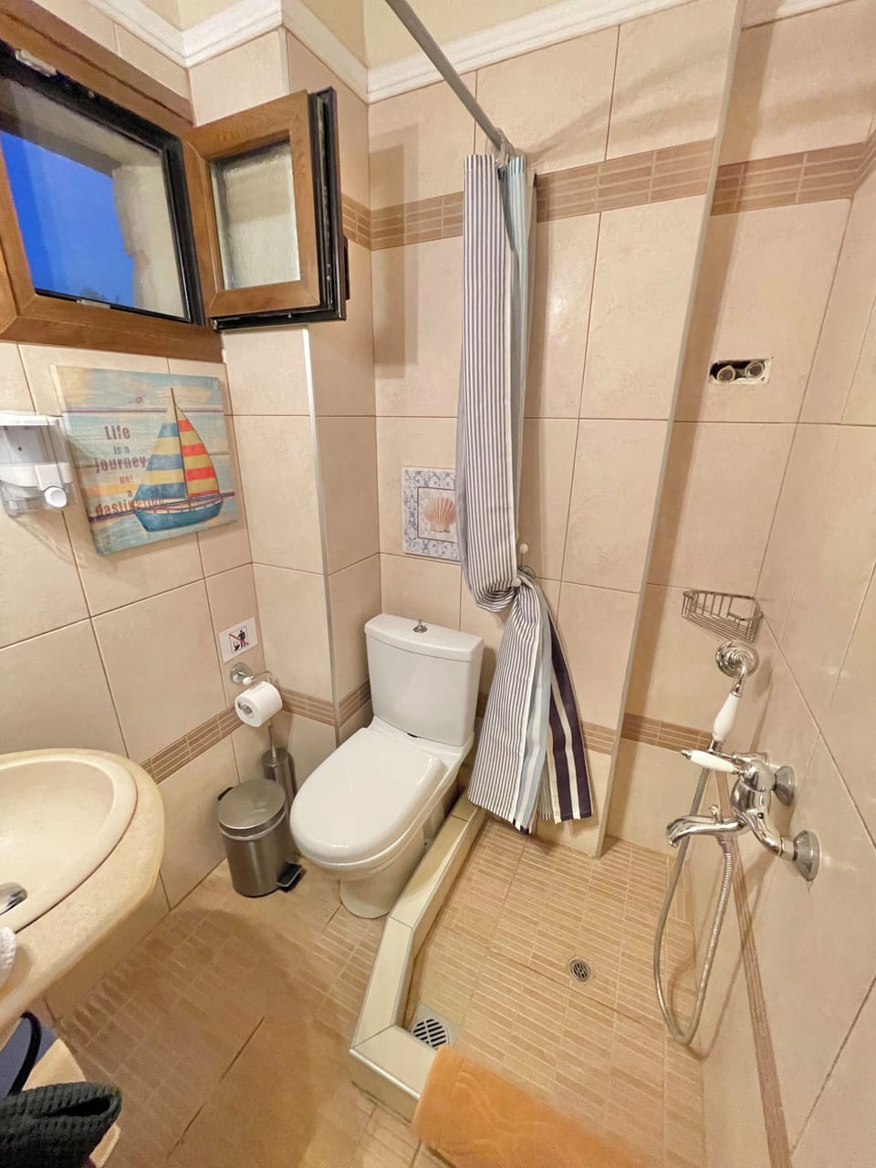 Apartment, Balcony, Sea View | Bathroom | Bathrobes, slippers