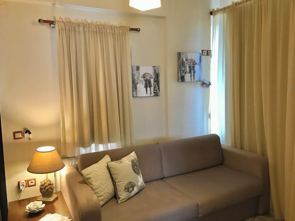 Apartment, Balcony, Sea View | Living area