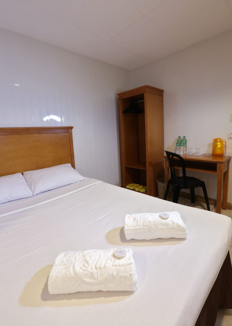 Junior Room, No Windows | In-room safe, desk, WiFi (free)