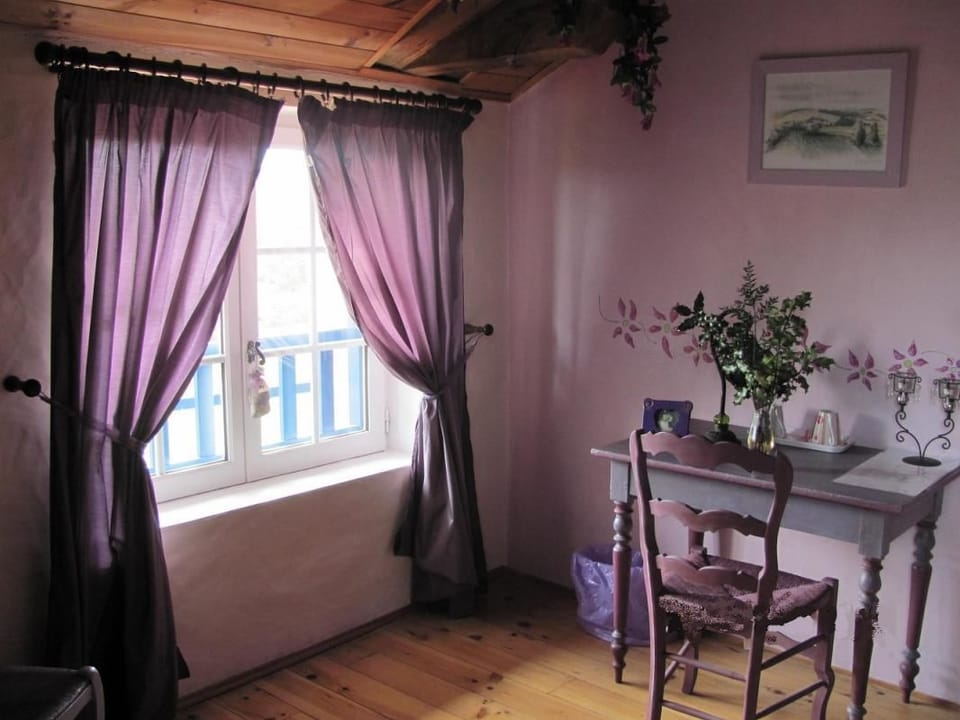 Double Room (Violette) | Desk, iron/ironing board, free cribs/infant beds, free WiFi