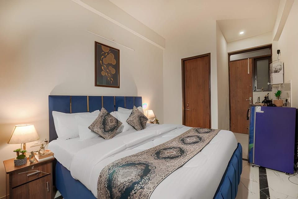 Deluxe Room | Desk, free WiFi