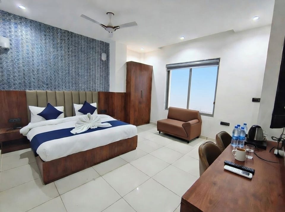 Superior Double Room, City View | Desk, laptop workspace, WiFi (free)