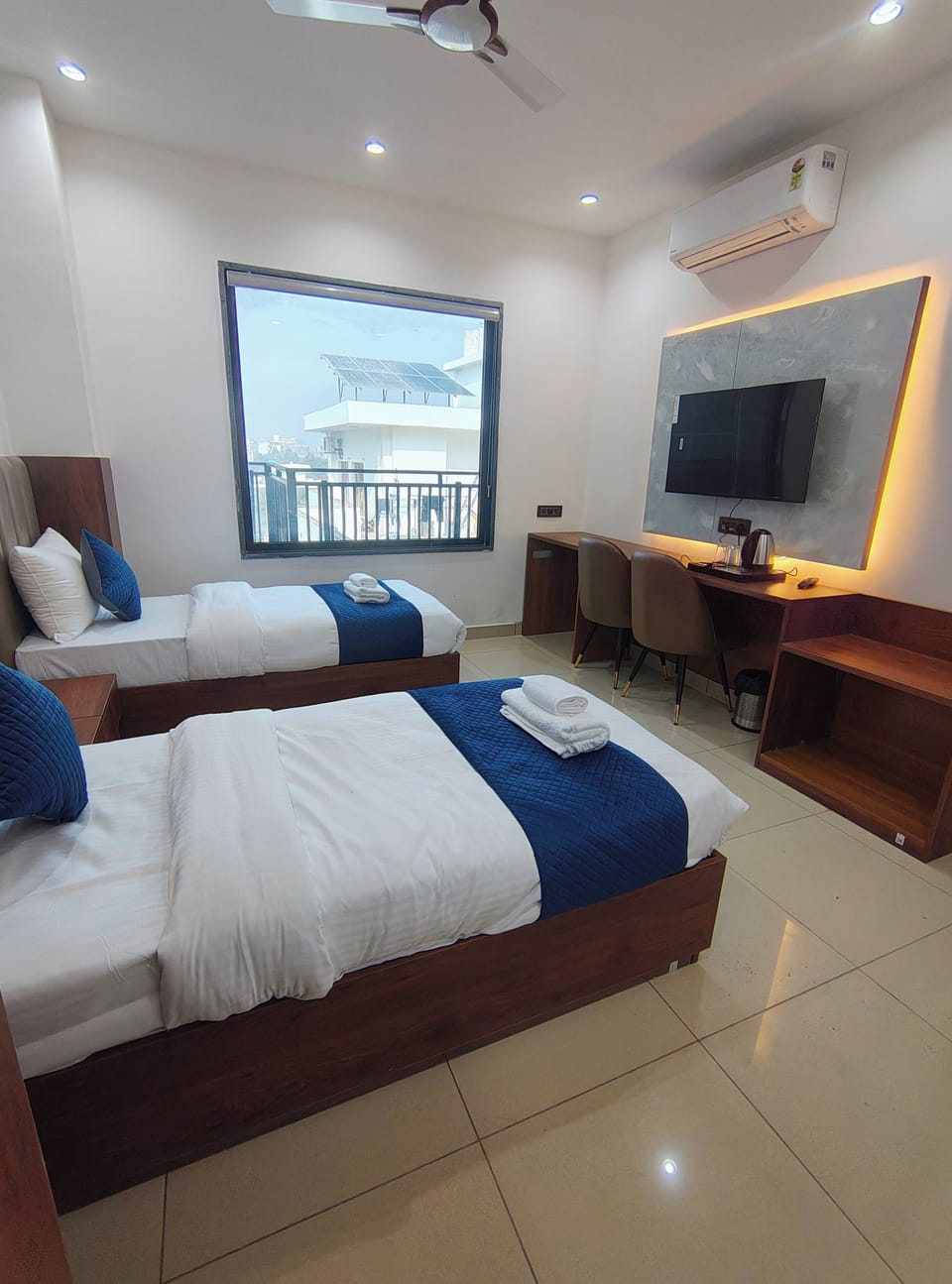 Deluxe Twin Room | Desk, laptop workspace, WiFi (free)