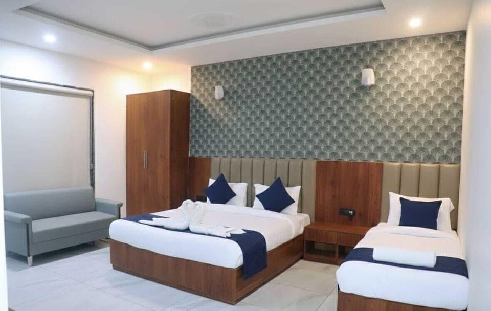 Luxury Twin Room, Park View | Desk, laptop workspace, WiFi (free)