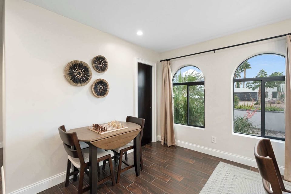House | 4 bedrooms, desk, Internet