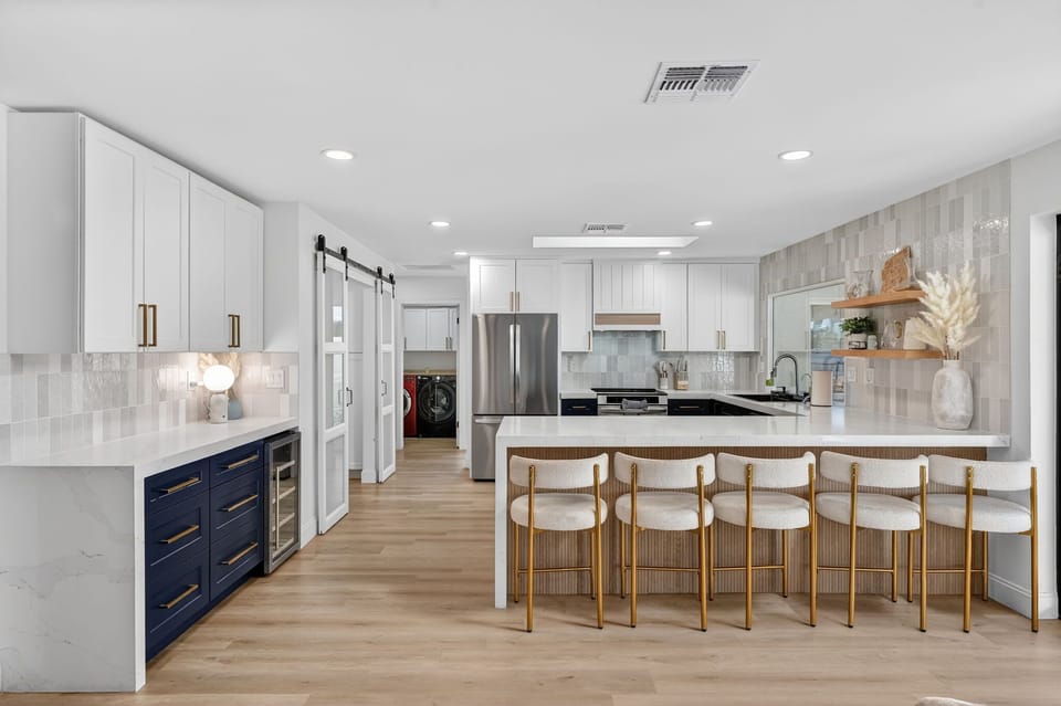 House | 5 bedrooms, desk