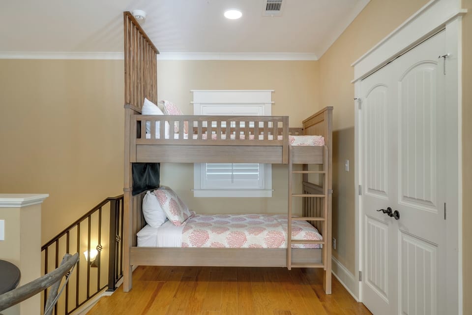 House (5 Bedrooms) | Interior