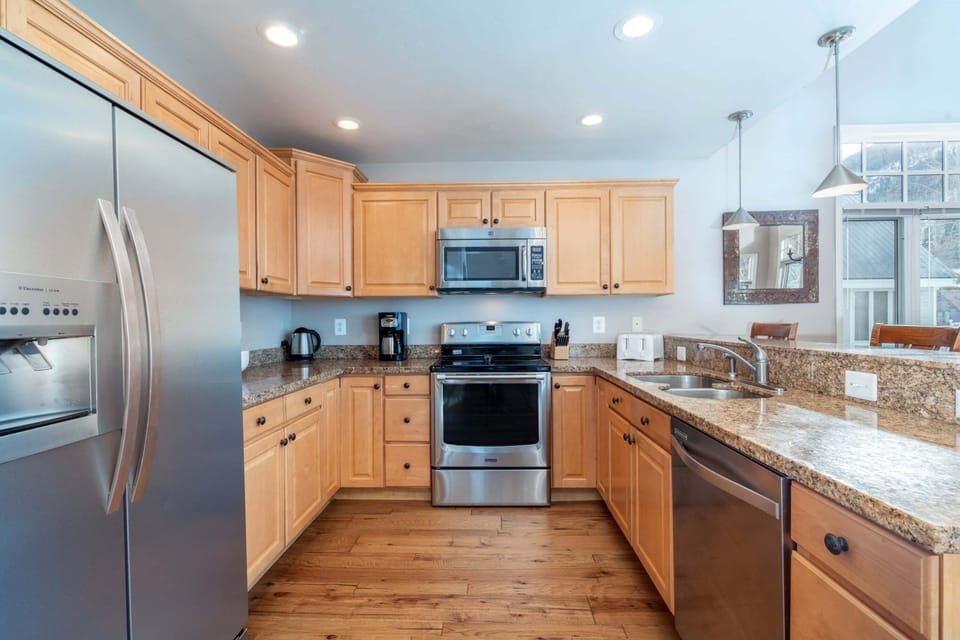 House, 4 Bedrooms | Private kitchen | Fridge, oven, coffee/tea maker, toaster