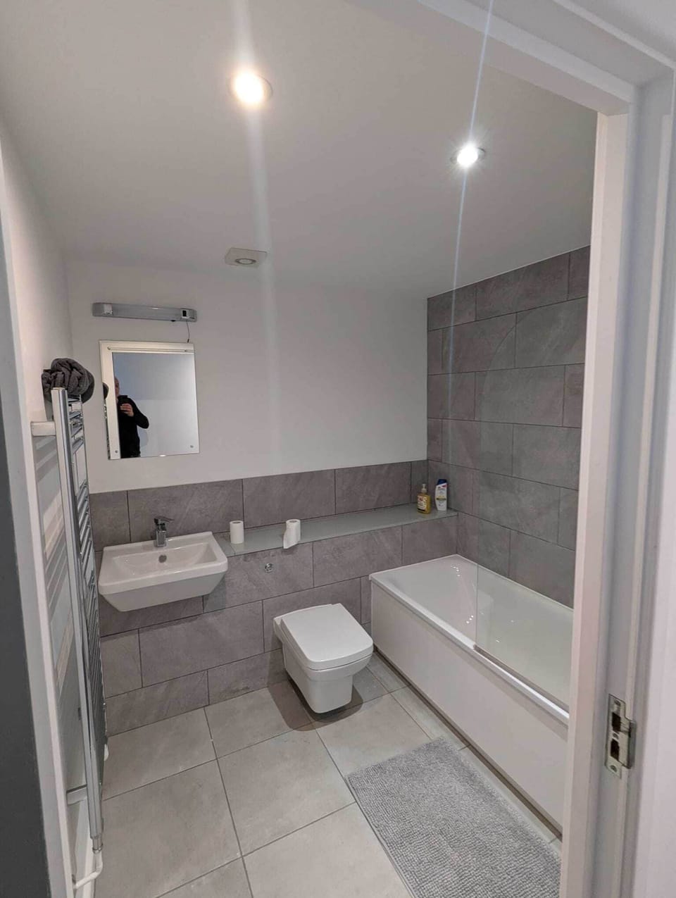 Basic Double Room | Bathroom