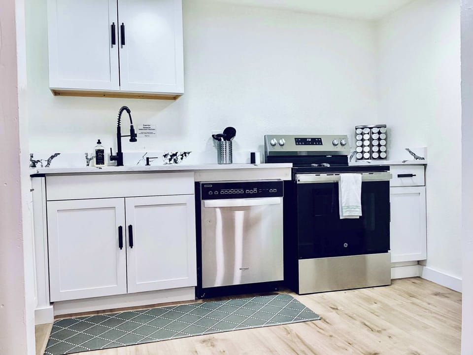 Apartment, Multiple Beds, Patio, Garden View (Boardwalk Bungalow 1) | Private kitchen