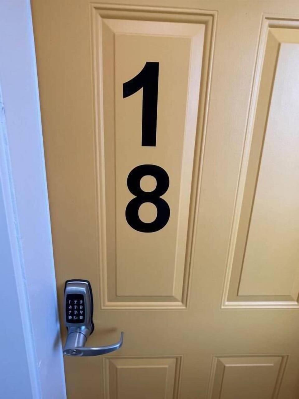 Single Room, 1 Queen Bed, Non Smoking | Miscellaneous