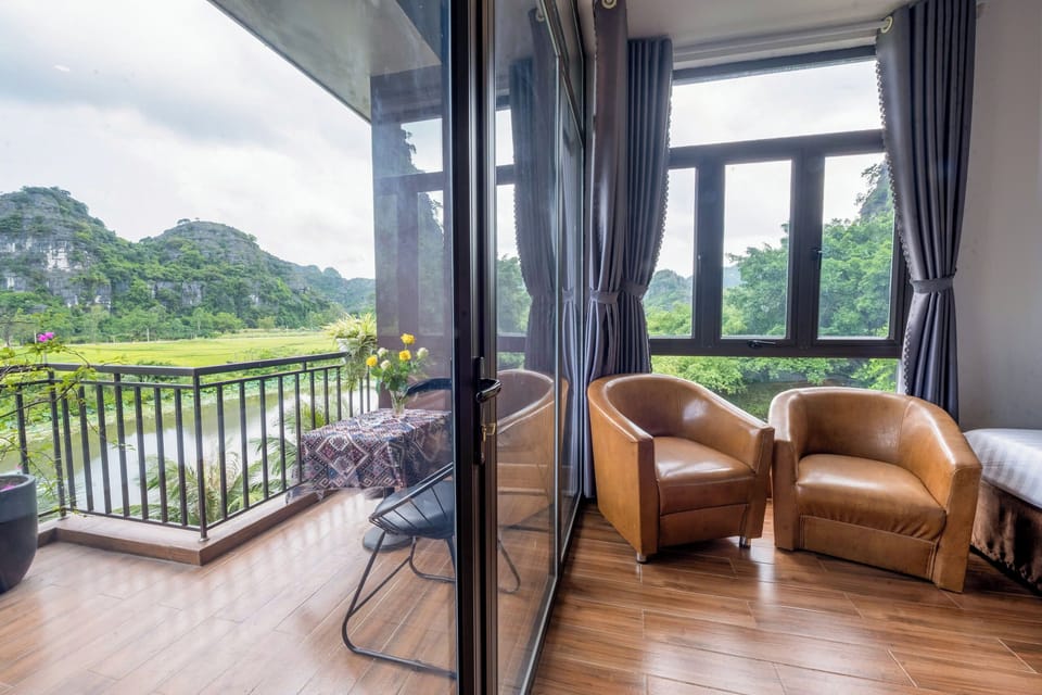 Family Room, Balcony, Garden View | Interior