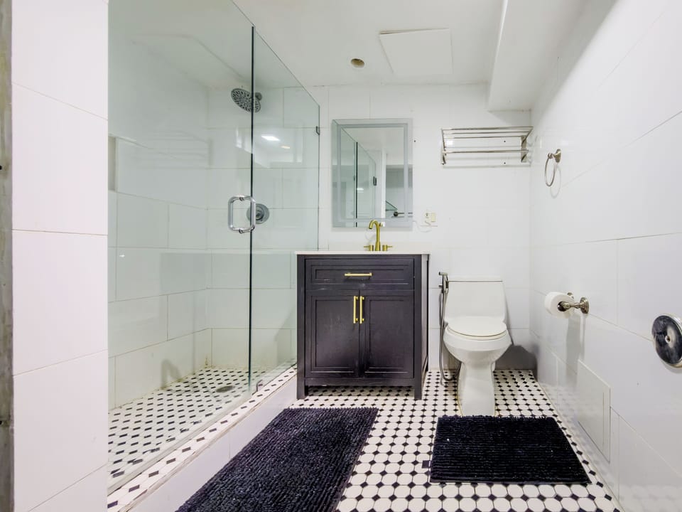 Shower, rainfall showerhead