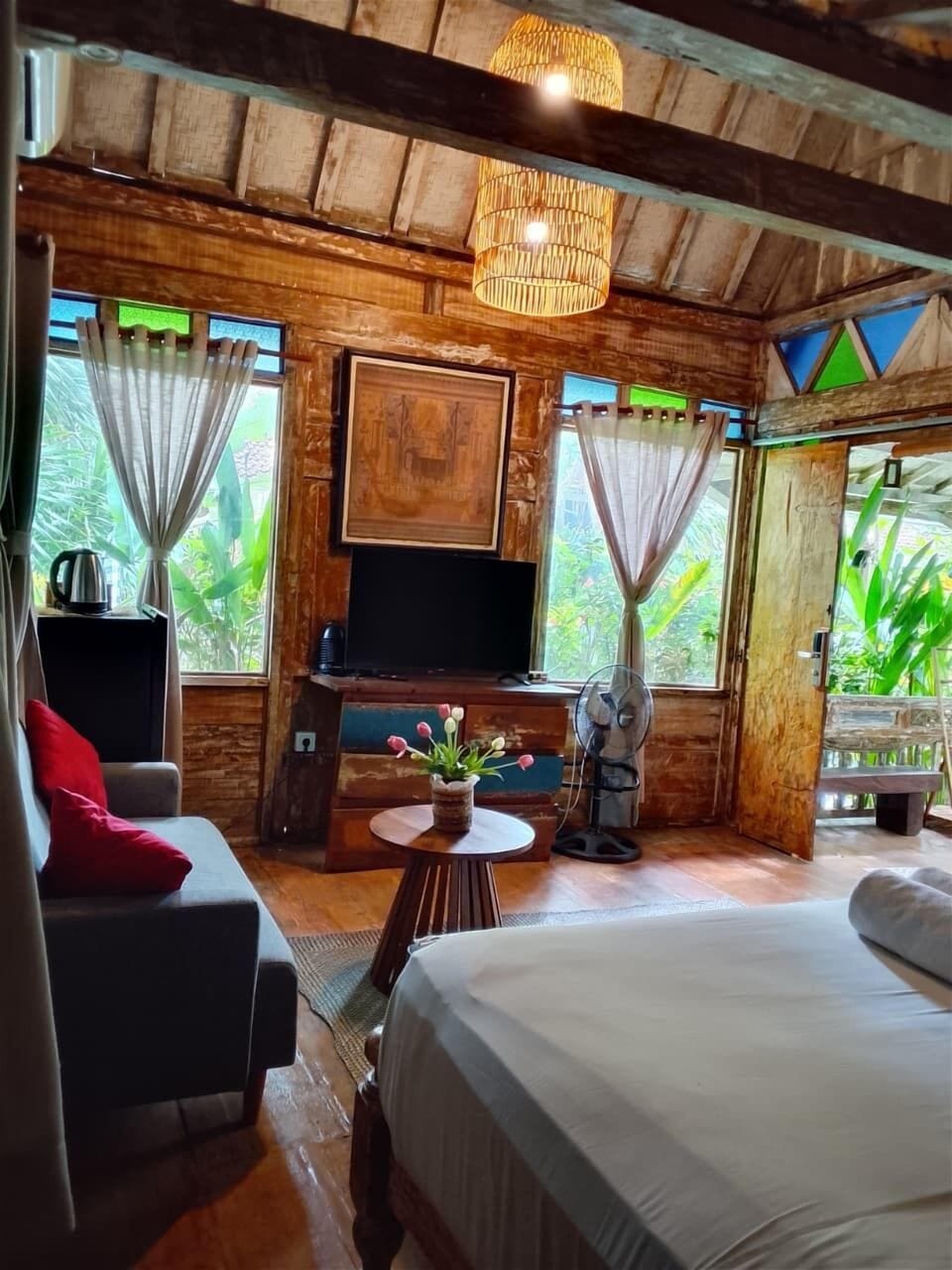 Classic Room, 1 Queen Bed | Free WiFi