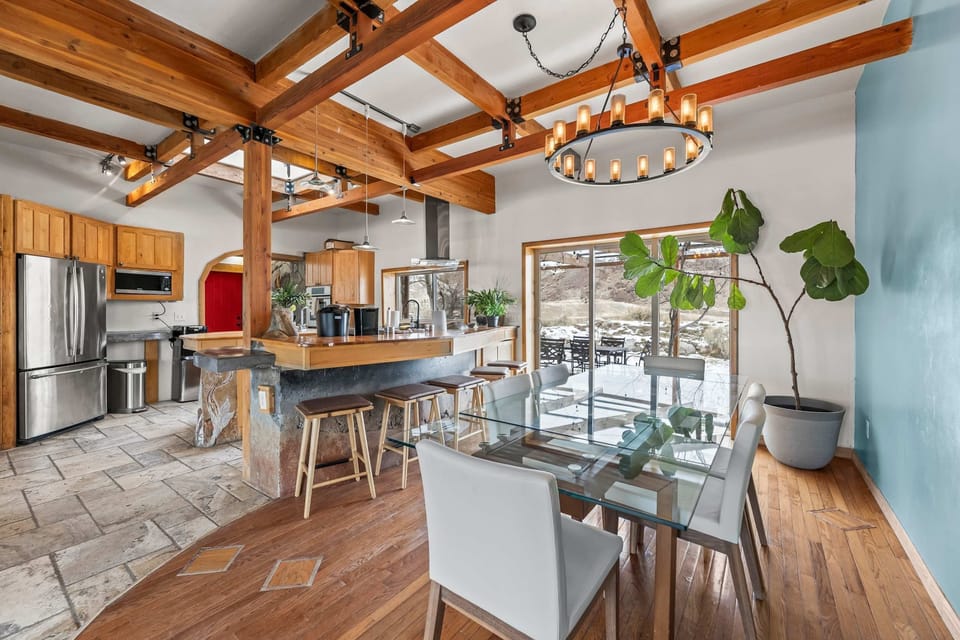 House | 5 bedrooms, high-speed internet