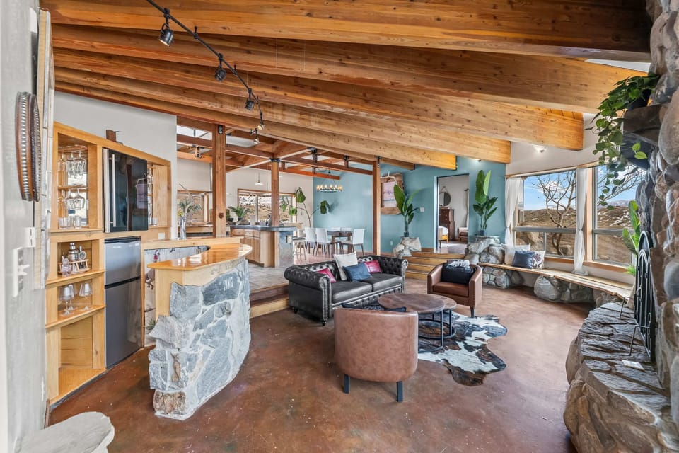 House | 5 bedrooms, high-speed internet